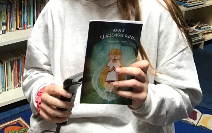 Georgia - Mai O Boyle adds a copy of her book to Scoil Chaitríona Senior Library. We are sure the children in the coming years will enjoy reading this wonderful book.
